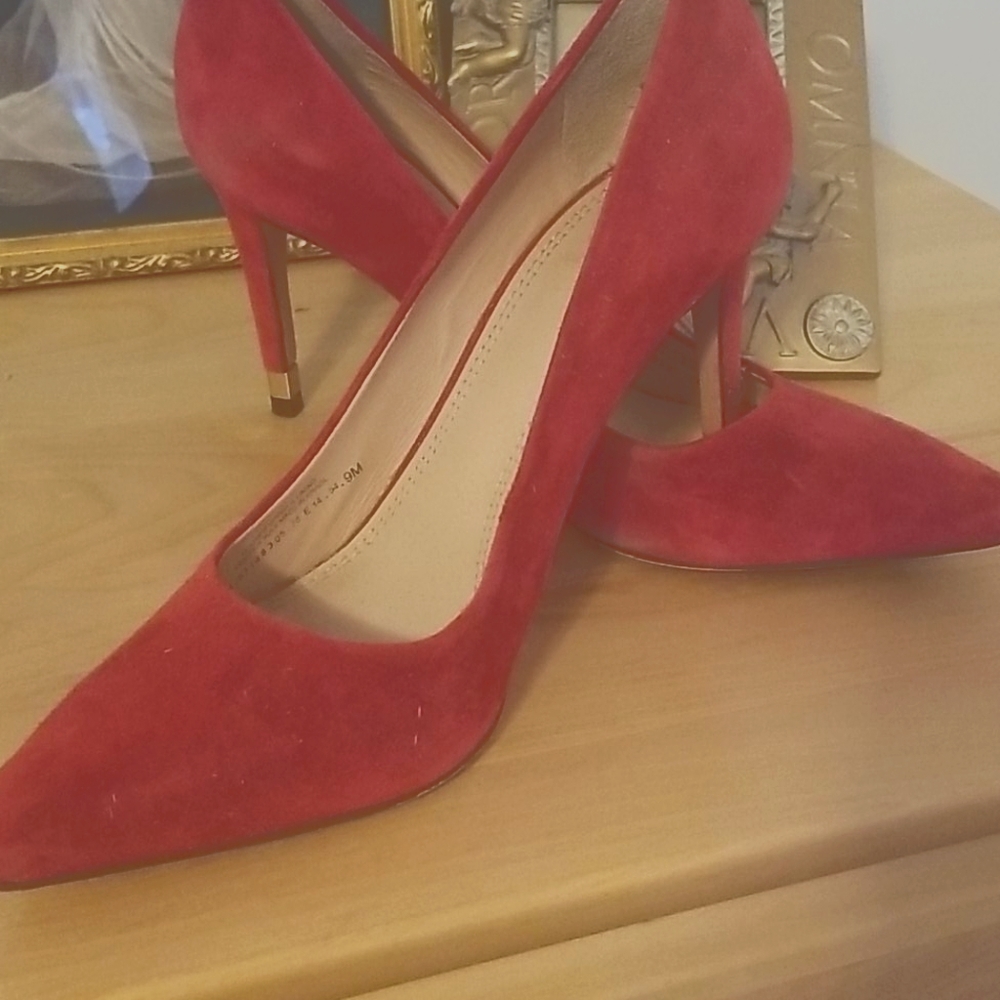 Tory Burch suede pumps